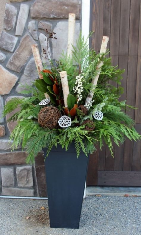 15 Creatively Festive DIY Planters That Bring A Welcoming Feel To Your Front Porch Outdoor Holiday Planters, Outdoor Christmas Planters, Christmas Urns, Holiday Planter, Winter Planter, Christmas Pots, Christmas Planters, Porch Christmas, Christmas Decor Inspiration