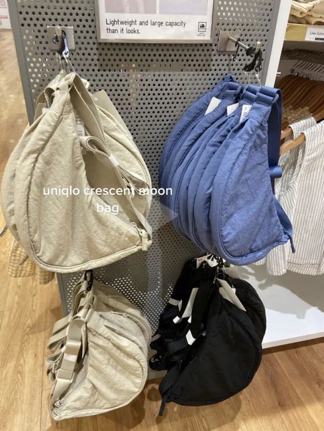 Baggu Crescent Bag Outfit, Uniqlo Bag Outfit, Cross Body Bag Outfit, Uniqlo Bag, Uniqlo Outfit, Purse Outfit, Techwear Fashion, Moon Bag, Uniqlo Bags