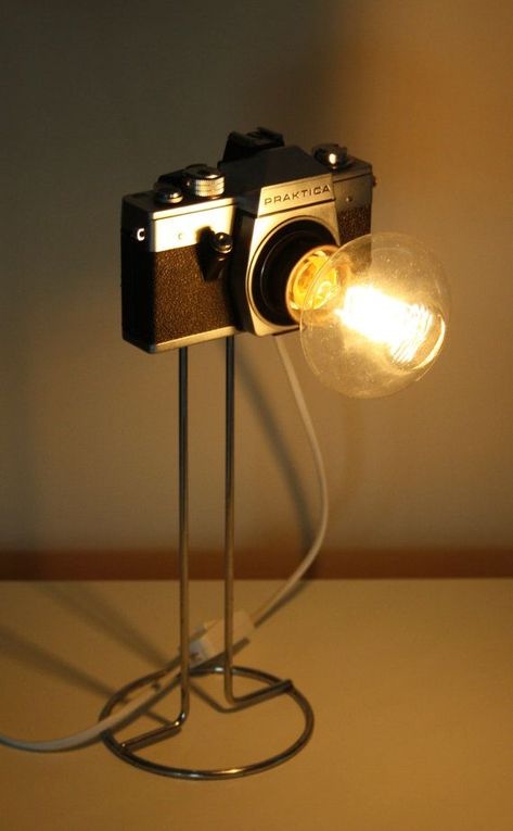 Camera Lamp, Diy Lampe, Interior Design Per La Casa, Deco Originale, Diy Lamp, Cute Room Decor, Dream House Decor, Aesthetic Room Decor, Lamp Design