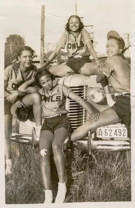 Black Hollywood Glamour, Vintage Black Glamour, Softball Team, Black Hollywood, Black Femininity, African American History, Black American, African American Women, Black Excellence