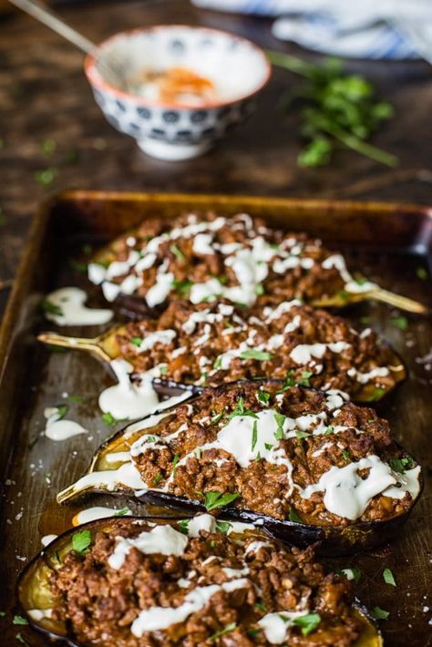 Harissa Eggplant, Stuffed Eggplant Recipes, Turkish Dinner, Minced Beef Recipes, Keto Dishes, Minced Meat Recipe, Stuffed Eggplant, Healthy Beef Recipes, Eggplant Recipe