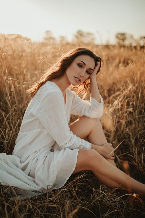 Female Portrait Poses, Boho Photoshoot, Fashion Fotografie, Outdoor Portrait Photography, Nature Photoshoot, Portrait Photography Women, Photographie Portrait Inspiration, Self Portrait Photography, Shotting Photo