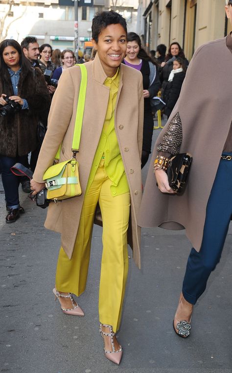 Color Palette With Yellow, How To Layer Outfits, It Girl Essentials, Tamu Mcpherson, Workwear Inspiration, Office Outfit Inspiration, York Outfits, Green Pants Outfit, Styling Clothes