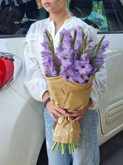 Gladiolus Wedding Bouquet, Gladiolus Wedding, Gladiolus Bouquet, Gladiolus Arrangements, August Birth Flower, September Flowers, Indoor Flowering Plants, Gladiolus Flower, April Flowers