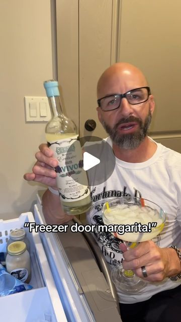 John Rondi on Instagram: "Hey dad, let’s make a freezer door margarita🍋‍🟩🍹

Ingredients:
12oz  blanco 
6 oz lime juice
6 oz Cointreau

Tag someone who loves margaritas!
Follow @johnnydrinks_ for more drink recipes👀

#johnnydrinks #margarita #drinkrecipes" Freezer Door Margarita, Margarita Ingredients, Frozen Margaritas, Mexican Foods, Alcohol Drinks, Cocktail Drinks Recipes, Drinks Recipes, Drink Up, Non Alcoholic Drinks