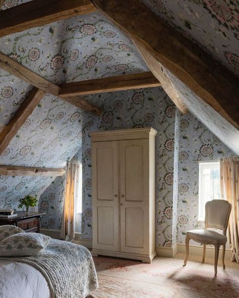 Grey Rooms, Sutton House, Modern Images, Attic Bedrooms, Attic Spaces, Country Interior, House Bedroom, Cottage Bedroom, Attic Bedroom