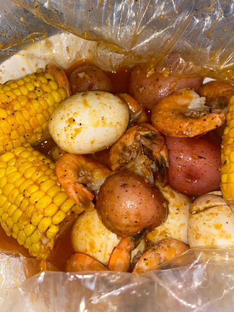 Small Seafood Boil, Seafood Pictures, Juicy Seafood, Lobster Seafood Boil, Mini Seafood Boil, Seafood Ideas, Seafood Boil Bag, Seafood Aesthetic, Seafood Boil Ramen