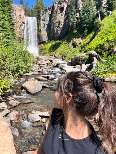 Nature Waterfall, Hiking Hairstyles, Chasing Waterfalls, Brunette Girl, Brunettes, Hiking, Hairstyles, Nature