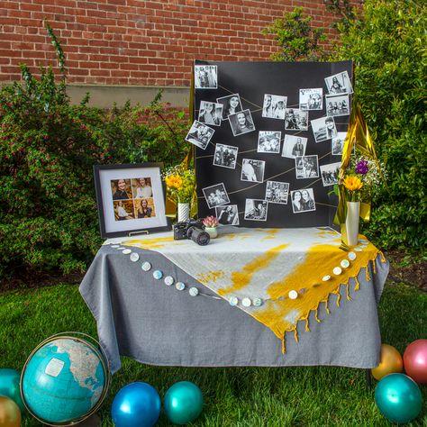 Photo Booth For Graduation, Graduation Display Table, Graduation Decoration Ideas, Graduation Photo Displays, Graduation Display, Graduation Tables, Aloha Party, Vintage Photo Booths, Graduation Backdrop