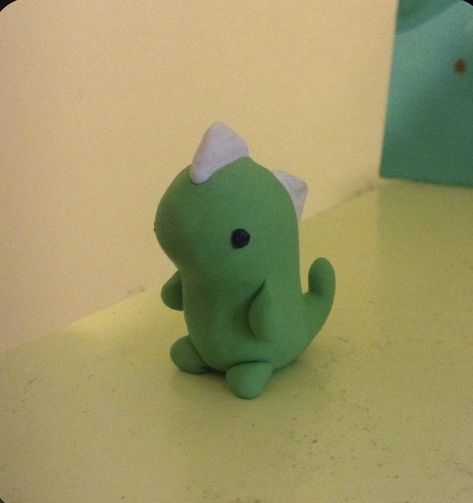 Clay Dino, Clay Art For Kids, Clay Date, Easy Clay Sculptures, Easy Polymer Clay, Date Inspo, Clay Crafts For Kids, Kids Clay, Mini Clay