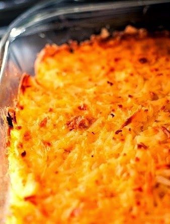 Print PDF If you ask Uncle Bee what his favorite thing is that I make for him, well he probably has a long list.  But right there near the top, is gonna be this hashbrown casserole!  It has probably been one of my most requested dishes to bring to parties.  It is seriously easy to … Cracker Barrel Hashbrown Casserole, Cracker Barrel Recipes, Muffins Blueberry, Frozen Hashbrowns, Hashbrown Casserole, Colby Cheese, Hashbrown Recipes, Cheesy Casserole, Hash Brown Casserole