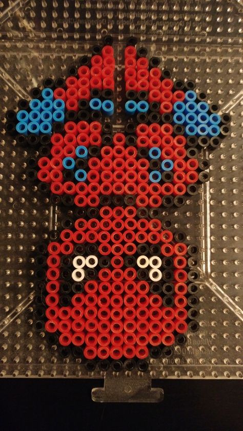 Spiderman Perler bead Spiderman Ring Diy, Pyssla Ideas Spiderman, Iron Beads Spiderman, Spiderman Pearl Beads, Spider Man Perler Bead Pattern, Red Perler Bead Patterns, Spiderman Perler Bead Patterns, Perler Bead Patterns Marvel, Miles Morales Perler Beads