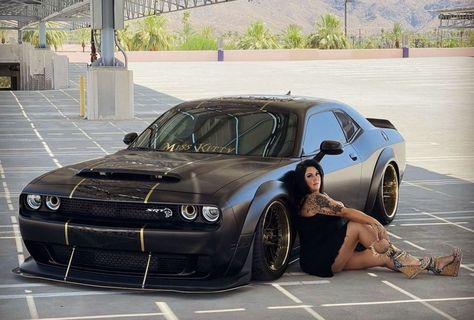 Custom Challenger, Futuristic Houses, New Dodge Challenger, Car Shoot, Dodge Hellcat, Car Modeling, Cars Photography, Dodge Cars, Dodge Challenger Hellcat