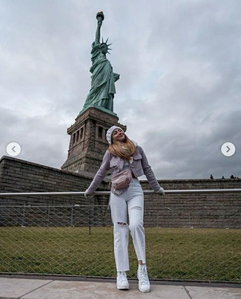 Statue Of Liberty Outfit, New York Vibes, Outfits New York, Nyc Life, Nyc Trip, Source Of Inspiration, Statue Of Liberty, Selfies, New York City