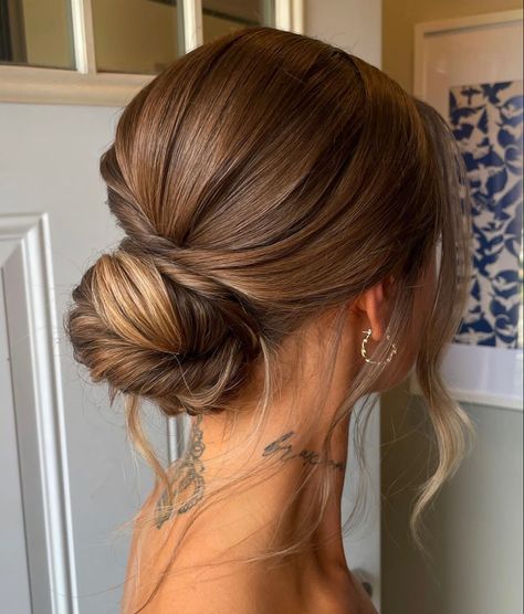 Gala Hair Styles, Debs Hair, Moh Hair, Low Bun Wedding Hair, Bridesmaid Hair Inspo, Bridemaids Hairstyles, Wedding Hair Up, Bridesmaids Hair, Guest Hair