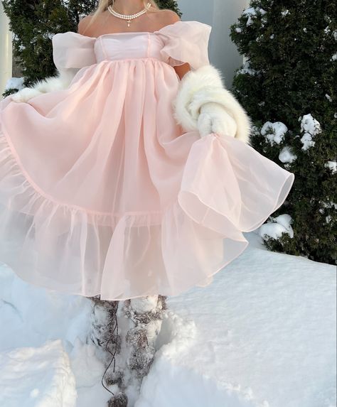 Pinterest Live, Comfort Pics, Car Pink, Pink Flower Dress, Winter Princess, Winter Outfits Aesthetic, Desired Reality, Pretty Pink Princess, Pretty Quinceanera Dresses