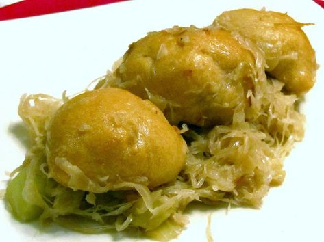 Bread Balls With Sauerkraut Is A Traditional Slovak Christmas Eve Dish: Bobalki With Sauerkraut Bobalki Recipe, Slovak Christmas, Slovakian Food, Byzantine Catholic, Sauerkraut Recipe, Slovak Recipes, Eastern European Recipes, Sauerkraut Recipes, Christmas Eve Dinner