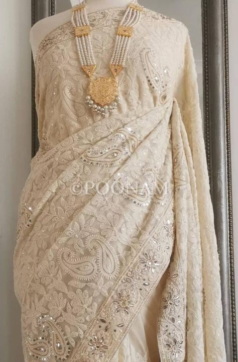 Off White Bridal Saree, White Bridal Saree, Saree Bridal Wedding, Mukaish Saree, Indian Fashion Salwar, Lucknowi Saree, Saree With Hijab, Saree Bridesmaid, Off White Saree