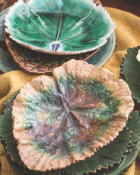 Cottage Journal, Colorful Pottery, Majolica Pottery, Iron Red, Earthenware Clay, Italian Ceramics, Green Copper, Decorative Pottery, Pottery Making