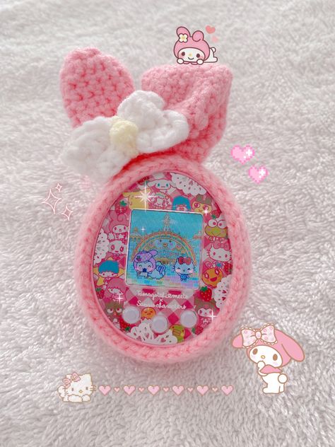 Tamagotchi Crochet Case, Crochet Tamagotchi, Sanrio Tamagotchi, Tamagotchi Aesthetic, Tamagotchi Case, Crochet Case Pattern, Foto Pin, Crochet Case, Mobile Gaming