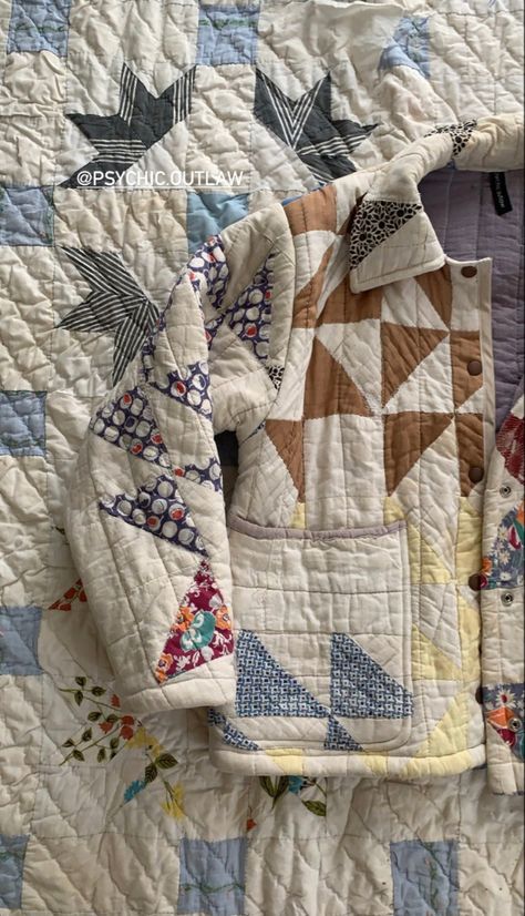 Quilted Jacket Vintage, Quilted Jacket Patchwork, Quilted Jacket Aesthetic, Quilted Pants Pattern, Vintage Quilt Jacket, Quilt Robe, Quilt Jeans, Quilt Upcycle, Sewing Projects Clothing