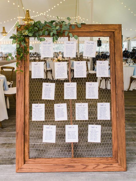 Read More: https://www.stylemepretty.com//www.stylemepretty.com/vault/image/6826304 Seating Plan Wedding Rustic, Seating Plan Boda, Seating Chart Wedding Diy, Rustic Wedding Seating, Wedding Favor Table, Diy Wedding Table, Rustic Wedding Table, Vermont Wedding, Wedding Table Plan