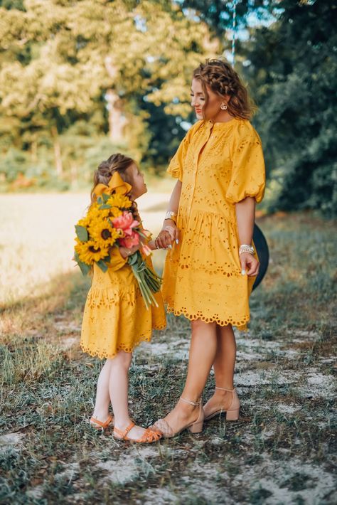 Mother’s Day Outfit, Children Poses, Kids Prom Dresses, Mommy Daughter Photos, Mom Daughter Outfits, Daughter Dress, Daughter Outfits, Mother Daughter Fashion, African Dresses For Kids