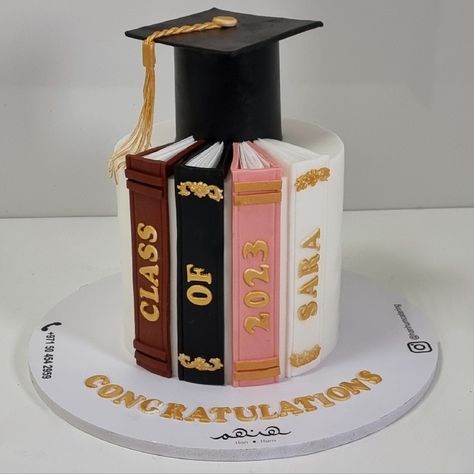 Simple Graduation Cakes, Graduation Cartoon, Graduation Cake Designs, Graduation Cake Ideas, Grad Cakes, Graduation Leis Diy, Graduation Treats, Highschool Graduation, Grad Party Decor