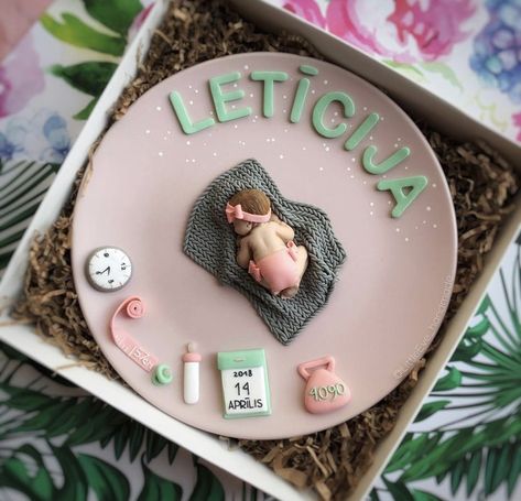 Personalized Clay Gifts, Baby Shadow Box, Clay Decor, Baby Deco, Baby Shower Baskets, Baby Keepsakes, Polymer Clay Gifts, Gift For Newborn, Clay Plates