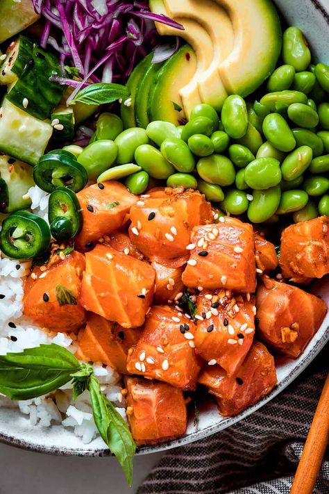 poke salmon bowl. Salmon Edamame, Salmon Poke Bowl Recipe, Salmon Poke Bowl, Unagi Sauce, Lemon Pepper Salmon, Poke Recipe, Poke Bowl Recipe, Salmon Poke, Marinated Salmon