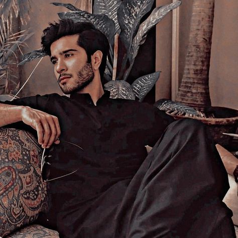 Mir Hadi Pics, Feroze Khan Aesthetic, Feroz Khan Pics, Dpzzzz Profile Pictures Boys, Feroz Khan Dp, Feroz Khan Dpz, Feroze Khan Pics, Black Dps For Boys, Sitting Photoshoot