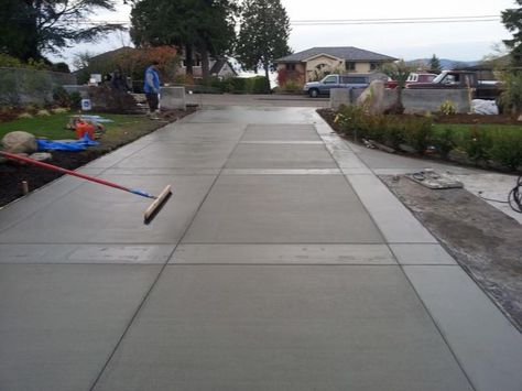 Patio Cement Ideas, Fence Concrete, Cement Driveway, Design Per Patio, Concrete Backyard, Stamped Concrete Driveway, Cement Ideas, Concrete Patios, Concrete Patio Designs