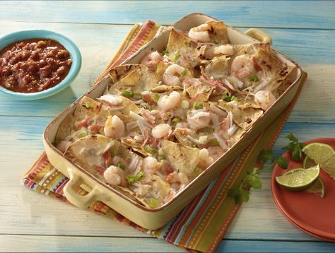 Get the great taste of the day's freshest catch with CHI-CHI'S® Seafood Nachos. All of the flavor of your favorite taco shack right in the convenience of your own home! Seafood Nachos Recipe, Classic Nachos, Seafood Nachos, Taco Shack, Dinner Prep, Nachos Recipe, South Of The Border, Happy Foods, How To Cook Shrimp