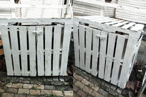 Hide Garbage Cans, Outdoor Garbage Can, Trash Can Storage Outdoor, Pallet Potting Bench, Garbage Can Storage, Making A Compost Bin, Diy Pallet Sofa, Pallet Shed, Trash Day