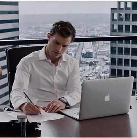 At the office Christian Gray, Novel Wattpad, Christian Gray Fifty Shades, Christian Grey Jamie Dornan, Grey Aesthetic, Fifty Shades Movie, Black Suit Men, Gentleman Aesthetic, Spring Outfits Men