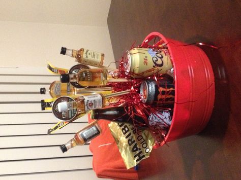 Fill with your guys favorite things! Man bouquet! Cupcake Gift Baskets, Booze Bouquet, Valentines Gift Bags, Gift Baskets For Men, Raffle Baskets, Christmas Gifts To Make, Starbucks Gift, Friends Diy