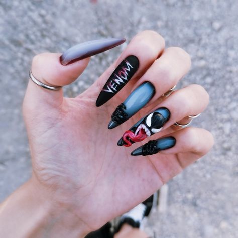 Venom nails Venom Nails Designs, Venom Nails Acrylic, Venom Nail Art, Dear Nails, Lilith Nails, Tv Nails, Venom Bites, Venom Nails, Alien Nails