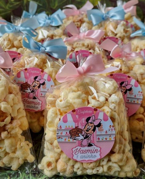 Minnie Mouse Food Ideas Birthday Parties, Minnie Mouse Birthday Treats, Minnie Mouse Dessert Table Ideas, Snacks For Kids Birthday Party, Minnie Mouse 1st Birthday Party Ideas, Minnie Mouse Treats Table, Minnie Mouse Themed Food, Minnie Mouse Second Birthday Party, Minnie Mouse Treats