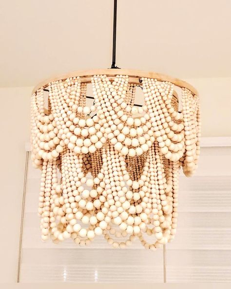 25 Easy Homemade DIY Chandelier Ideas Diy Wood Bead Chandelier, Diy Chandelier Ideas, Appartment Decor Ideas, Homemade Chandelier, Beaded Light Fixture, Wood Beaded Chandelier, How To Make A Chandelier, Wooden Bead Chandelier, Chandelier Ideas