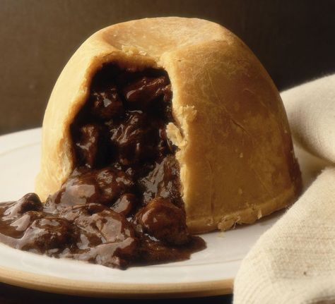 10 Steps to a Traditional Steak and Kidney Pudding - Delicious Steak And Kidney Pudding, Kidney Pie, Steak And Kidney Pie, Suet Pudding, Christmas Pudding Recipes, Frozen Steak, Hp Sauce, Kidney Recipes, Baking Bowl