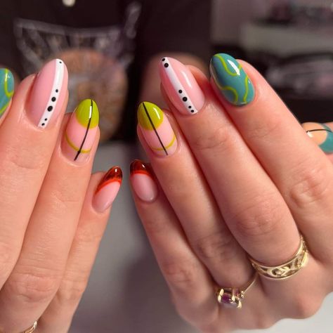 Nails Travel Design, Abstract Oval Nails, Artsy Acrylic Nails, Feminist Nails, Artistic Nails Design, Phycadelic Nail Art, Artsy Nails Designs, Easy Trippy Nail Art, Short Trippy Nail Designs