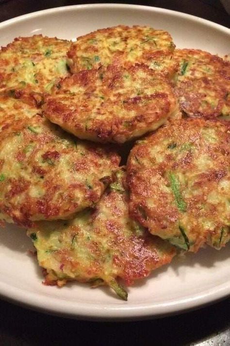 Zucchini Patties Zucchini Patties Recipes, Zucchini Patties, Grated Zucchini, Shredded Zucchini, Zucchini Fritters, Squash Recipes, Zucchini Recipes, 2 Eggs, Veggie Dishes