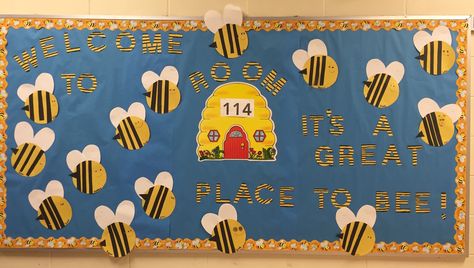 Bee Bulletin Boards, Door Bulletin Boards, Bee Room, Spring Board, Preschool Classroom Decor, Preschool Homeschool, Back To School Bulletin Boards, Spring Boards, School Bulletin Boards