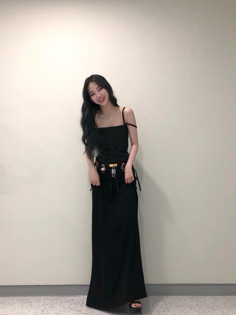 Wallpaper Dress, Karina Aespa, Full Dress, Ulzzang Girl, Black Outfit, South Korean Girls, K Pop, Kpop Girls, Influencer