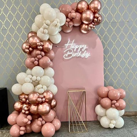 Premium birthday decoration 💗 Birthday Event Ideas, Gold And Pink Balloons, Balloon Arch Wedding, Pink Birthday Decorations, Balloon Wreath, Rose Gold Party Decor, 18th Birthday Decorations, Deco Ballon, Simple Birthday Decorations