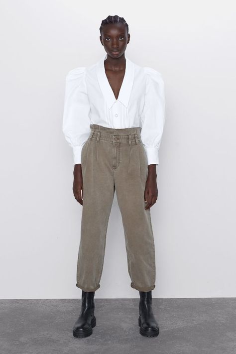 Zara Baggy Paperbag Waist Pants Paperbag Jeans Outfit, Paperbag Jeans, Jeans Outfit Winter, Blazer And T Shirt, Jeans Beige, Paperbag Pants, Oversized Denim Jacket, Denim Trends, Wide Jeans