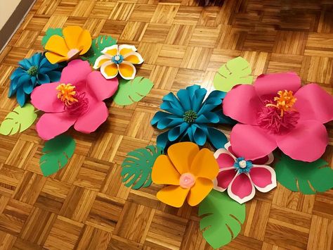 Here it is!! How Fabulous are these tropical flowers, love how they came together 😍 Email me or DM me for Inquiries! #bringingideastolife… Luau Flowers, Gift Cards Ideas, Tropical Theme Party, Flowers Hibiscus, Moana Theme, Hawaiian Birthday Party, Moana Birthday Party, Hawaiian Birthday, Fiesta Tropical