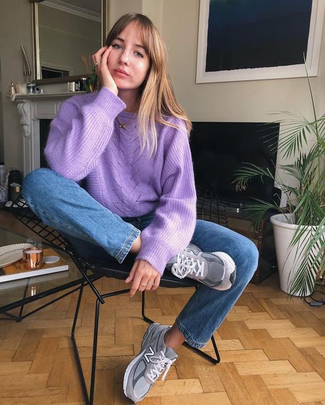 7,639 Likes, 71 Comments - Lizzy Hadfield (@shotfromthestreet) on Instagram: “Back home 💜” Lizzy Hadfield Hair, Lilac Knit Sweater Outfit, Lilac Jumper Outfit, Lizzy Hadfield Style, Purple Pullover Outfit, Light Purple Sweater Outfit, Purple Sweater Outfit Winter, Purple Knit Sweater Outfit, Purple Jumper Outfit