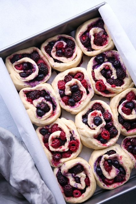 Berry Sweet Rolls, Sweet Roll Recipe, Frozen Berries, Sweet Dough, Sweet Rolls, Think Food, Sweet Roll, Refined Sugar Free, Refined Sugar