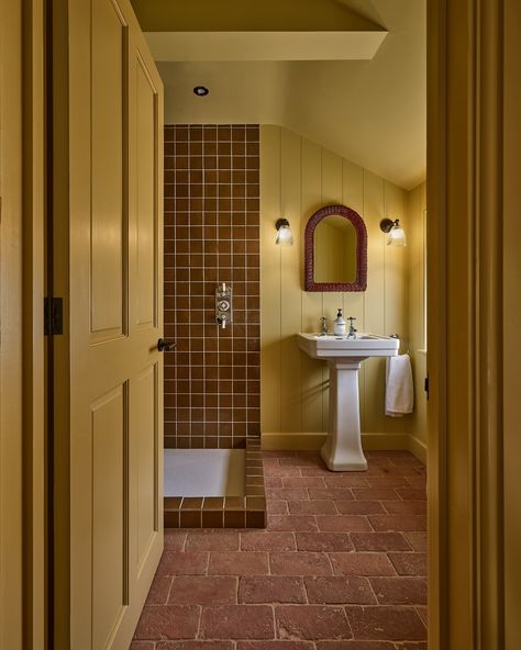 We're loving the Autumnal tones in this bathroom 🍂 @capietra's Marlborough Terracotta Brick floor tile are hardwearing and durable, giving a warm, welcoming earthiness, perfect for the cosy season! Shop the range on our website 🛍️ #periodpropertystore #periodproperty #autumn #autumncolors #bathroom #capietra #capietratiles #terracotta Two Toned Tile Bathroom, Terracotta Floor Bedroom, Terracotta Floor Bathroom, Orange Tile Bathroom, Terracotta Bathroom Tiles, Terracotta Tile Bathroom, Terracotta Bathroom Floor, Terracotta Tiles Bathroom, Brick Floor Tile